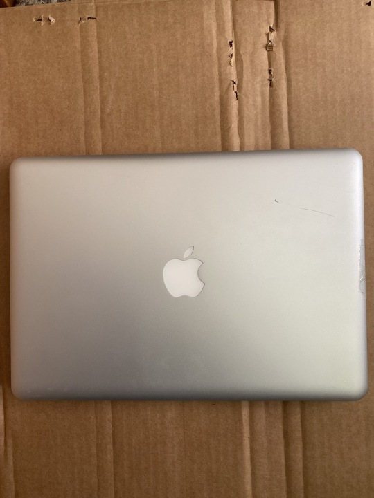 Ноутбук “Apple MacBook Pro”, model A1278, роутер “Apple AirPort Extreme 802.1 lac”, model A1521