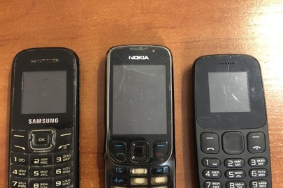 Мобільний телефон марки "NOKIA», IMEI: відсутній, без батареї живлення та задньої кришки; мобільний телефон марки "NOMI", IMEI: відсутній;  мобільний телефон марки "SAMSUNG»,IMEI: відсутній