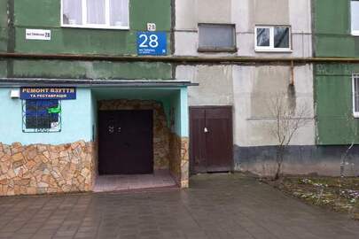 1/3 частка двокімнатної квартири, загальною площею 49.6 м.кв., що знаходиться за адресою: м. Львів, вул. Сихівська, будинок 28, квартира 96
