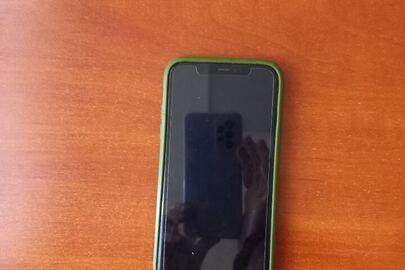 Конфісковане майно за рішенням суду: мобільний телефон марки "Apple Iphone 11" із сім-карткою 0955342405 із імеі1: 352905113814200 , імеі2: 352905113822468 , б/в