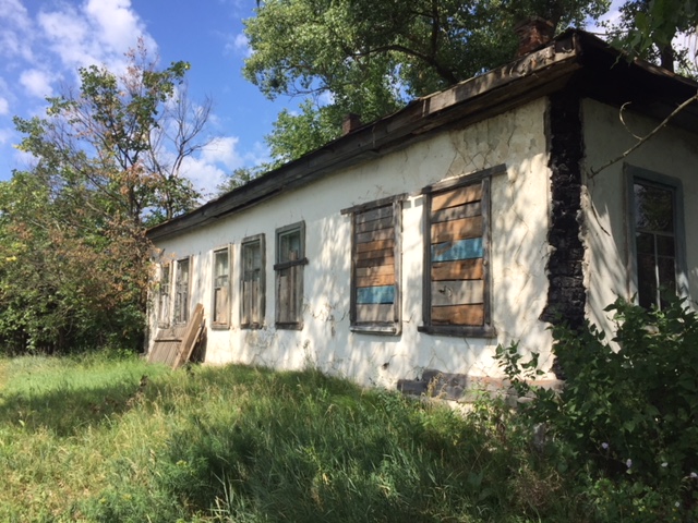 Нежитлова будівля (контора), загальною площею 118.4 кв.м., яка розташована за адресою: Чернігівська область, Козелецький район, с. Лутава, вул. Центральна, 57-А