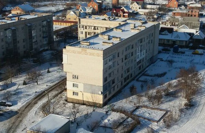 1/3 частки трикімнатної квартири , загальною площею 68.20 кв.м., що знаходиться за адресою : Вінницька обл., Гайсинський р-н., м. Гайсин, вул. Чорновола В'ячеслава (попередня назва вулиці - Гурвіча), буд.28, кв. 56