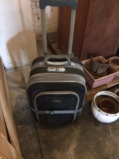 Чемодан , чорного кольору - 1 шт., б/в