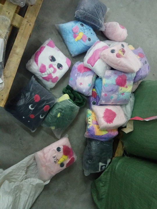 Піжами - комбінезони у вигляді тварин , для дорослих, розміри : S, M, L, XL ( торгова марка відсутня) в кількості 22 шт.