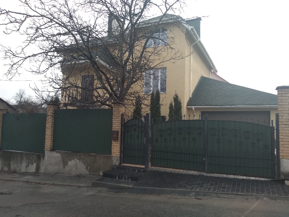 ІПОТЕКА. Житловий будинок , загальною площею 299.8 кв.м., що знаходиться за адресою: м.Київ, вул. Красицького, 37