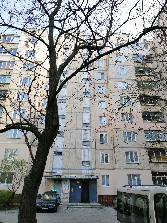 1/4 частина двокімнатної квартири , загальною площею 50.9 кв.м., що знаходиться за адресою: Київська область, м.Бровари, вул. Симона Петлюри (Черняховського), 15, кв.157