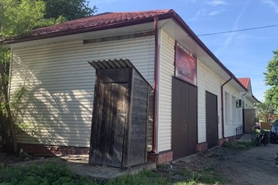 Нежитлові будівлі загальною площею 554,8 м² та земельна ділянка площею 0,4021 га КН 7322589000:02:001:1195 за адресою: Чернівецька обл., Кіцманський р-он, с.Шипинці, вул.Головна, буд.25