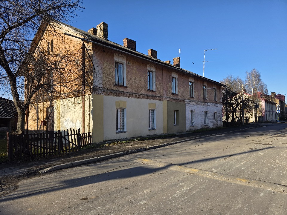 Двокімнатна квартира загальною площею 43.0 кв.м, яка знаходиться за адресою Рівненська обл., Рівненський р-н, м. Здолбунів, вулиця Міцкевича, будинок 9, квартира 1