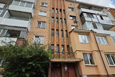 1/3 частини чотирикімнатної квартири загальною площею 74,6 кв.м, яка знаходиться за адресою м. Рівне, вулиця Замкова, будинок 10В, квартира 20