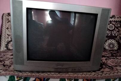 Телевізор марки SATURN сірого кольору (б/в)
