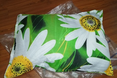 Подушка синтапонова, салатового кольору з малюнком ромашка, розміром 50*70