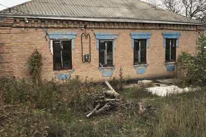 Житловий будинок з господарсько-побутовими будівлями, загальною площею 77,8 м. кв., та земельна ділянка 0,2 га, кадастровий номер 3520810100:50:042:0025, що знаходяться за адресою: Кіровоградська область, Кропивницький район, м. Бобринець, вул. Гоголя, 103