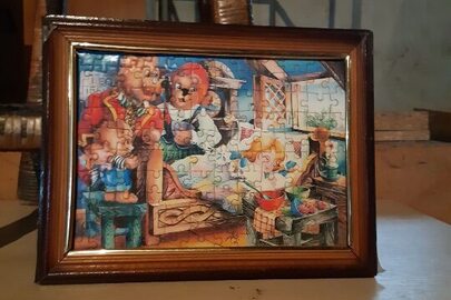 Картина із пазлів зображено ведмеді, коричнева рамка