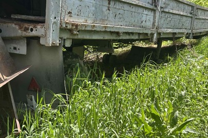Напівпричіп бортовий ,марки ОДАЗ 9357, ДНЗ АМ2349ХХ, 1990 р.в., сірого кольору, номер шасі ( кузова/ рами ) 0008069