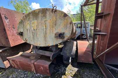 Причіп одноосний, номер кузова, державний номерний знак та рік випуску відсутні