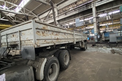 Загальний напівпричіп бортовий- Е , марки ОДАЗ 9370, рік випуску 1989, реєстраційний номер АМ6575ХР, номер шасі (кузова, рами) 208382, сірого кольору