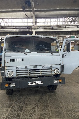 Транспортний засіб КАМАЗ сідловий тягач-Е 5410, 1994 року випуску, номерний знак: АМ7307АЕ, номер шасі (кузова, рами) ХТС541000К2068621, сірого кольору