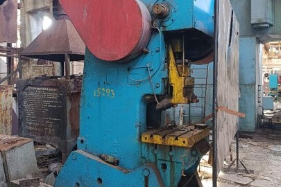 Верстат однокривошипний прес КД2330, інвентарний № 15293, рік введення в експлуатацію 1976 р., б/в