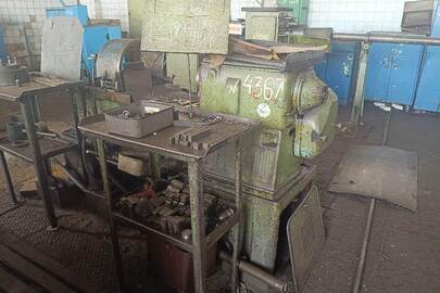 Верстат токарно- гвинторізний 1А616, інвентарний номер 04367, дата введення в експлуатацію 1970 р., б/в