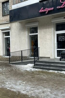 Приміщення магазину загальною площею 90,5 кв.м ,  розташоване: Харківська область, місто Чугуїв по вул. Старонікольська у будинку 27-а, секція Б