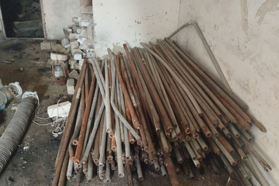 Конфіскація майна за рішенням суду: 14 тичок по 2 м. кожна, бувші у використанні