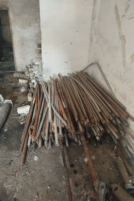 Конфіскація майна за рішенням суду: чотири металеві тички, бувші у використанні