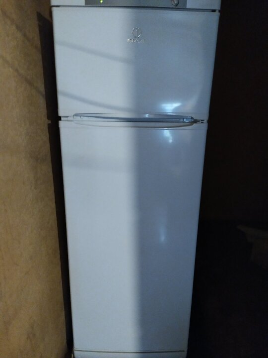 Холодильник Indesit ST167.028, ТУ 5156-034-3953 1251- 2006, білого кольору, б/в, у доброму стані