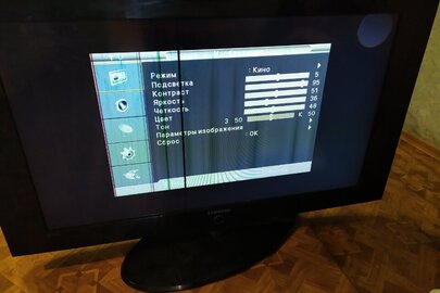 Телевізор Samsung LE40А330 J1 XUA, б/в, має полоси на дисплеї, потребує ремонту 