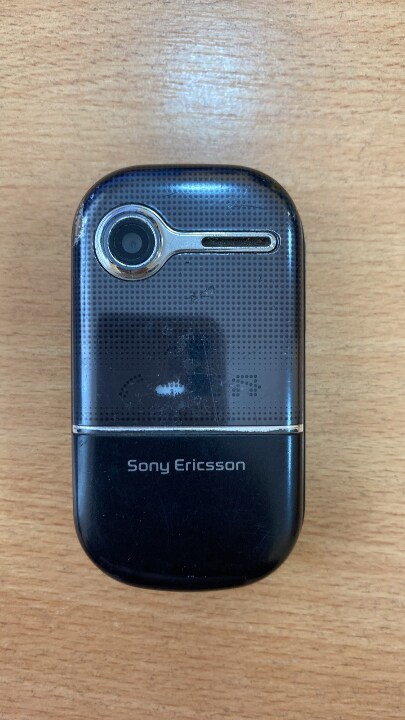 Мобільний телефон, Sony Ericsson z250i, б/в, зі слідами пошкодження, встановити чи робочий стан не виявилося можливим