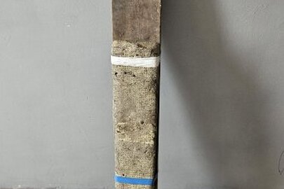 Конфісковане майно за рішенням суду: дерев`яна дошка, довжиною близько 1,5 метра, б/в