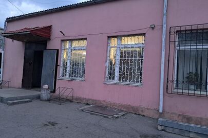 1/2 частина будівлі магазину "Водолій" , площею 275.8 кв.м., за адресою: Дніпропетровська область, місто Шахтарське, вул. Захисників України, 2