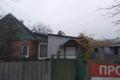 1/2 частина житлового будинку з надвірними будівлями та спорудами, загальною площею 123,8 кв. м., житловою площею 79,5 кв.м., що розташована за адресою: Харківська обл., Харківський р-н., смт. Високий, вул. Санаторна, буд. 28
