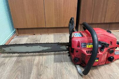 Конфісковане майно за рішенням суду: бензопила GL 3500M, червоного кольору, б/в