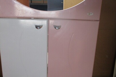 Тумбочки рожевого кольору для ванної кімнати,  в кількості 2 шт., б/в