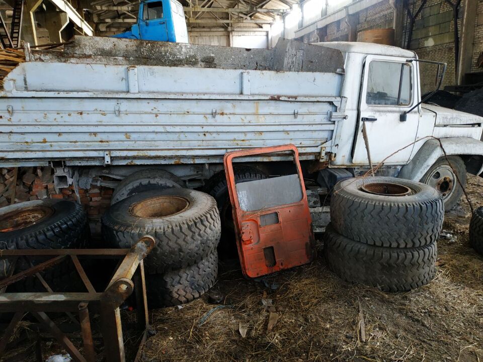 Вантажний автомобіль: ГАЗ-САЗ-3507 (самоскид), 1989 р.в., білого кольору, ДНЗ:ВВ0928СІ,VIN: XTH330720N1474687