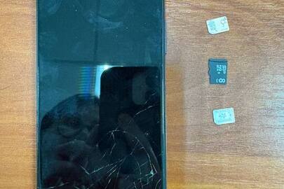 Конфісковане майно за рішенням суду: мобільний телефон Нокіа, б/в, із сім картами "Київстар" та "Водафон", флеш-карта