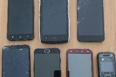Конфісковане майно за рішенням суду: 10 мобільних телефонів марки: «Nokia»; «Хіаоmі»; «Samsung» galaxy S20+; «Хіаоmі»; «LG»; «Blackview»; «Хіаоmі» Redmi; «Zоро»; «Samsung»; «Lenovo», б/в