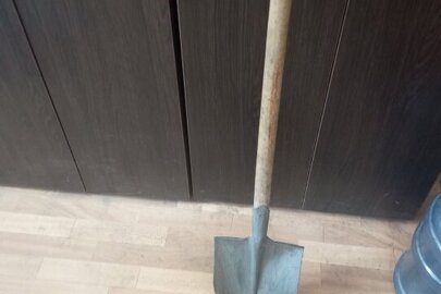 Конфіскація майна за вироком суду: штикова лопата з дерев'яним черенком, б/в