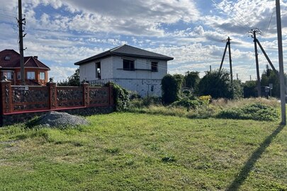Житловий будинок садибного типу заг. пл. 163,8 м.кв. та земельна ділянка з кадастровим номером 3221455300:01:030:0048 пл. 0,06 га, за адресою: Київська обл., Бориспільський р-н, с. Глеваха, вул. Київська, 154-А