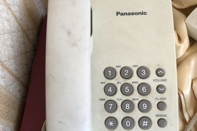 Телефон "Panasonic" білого кольору, модель КХ-TS2350UAW, серійний номер PQGT16720YA. Джерело 60 В-24В, виготовлено в Малайзії, наявні ознаки використання