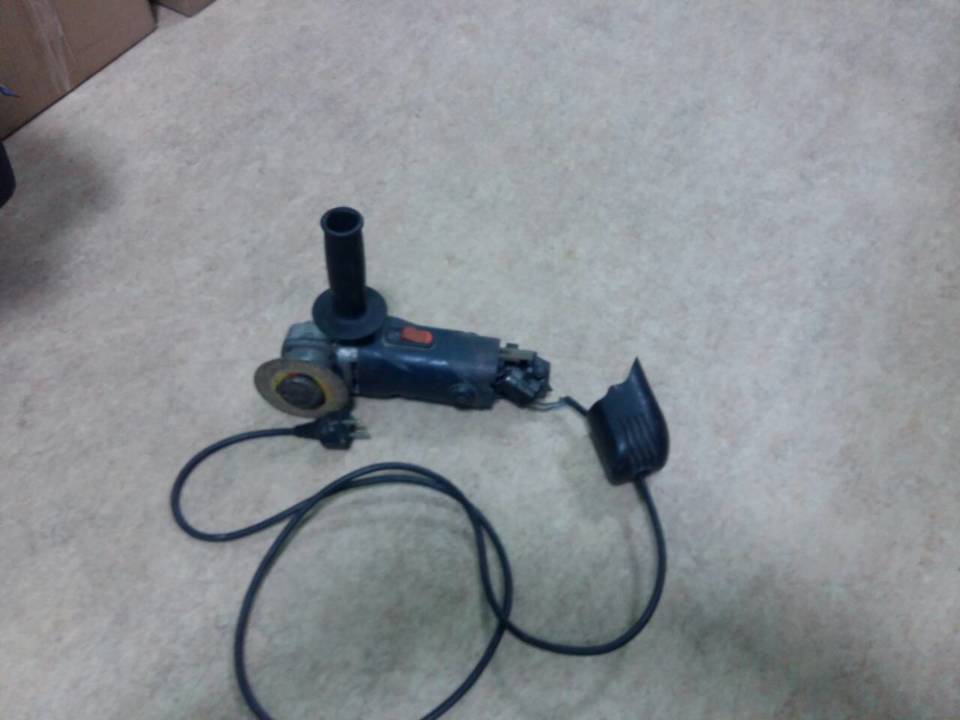 Кутова шліфувальна машина (електроболгарка) марки 