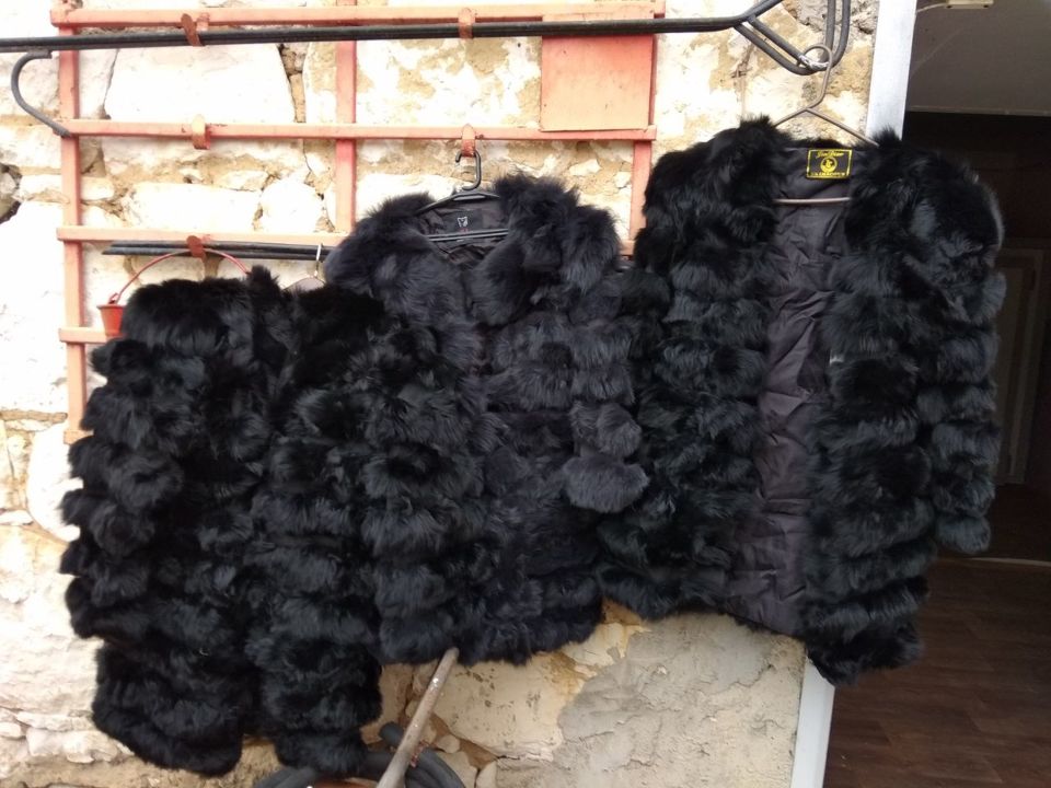 Хутряний виріб - жіноче напівпальто-трансформер, чорного кольору, з ярликом 