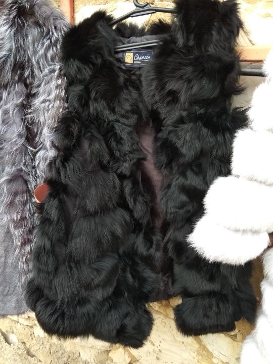 Хутряний виріб - жіночий жилет, чорног кольору, з ярликом 