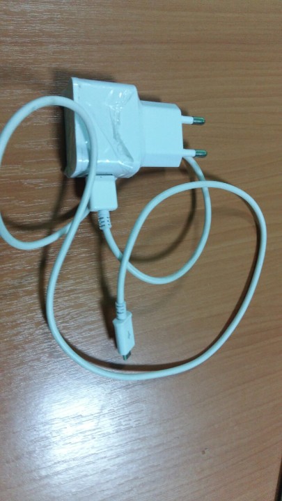 Зарядний пристрій Samsung, білого кольору