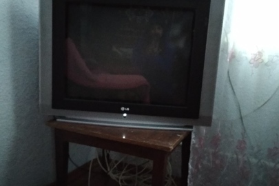 Телевізор марки "LG", сірого кольору, в робочому стані, б/у