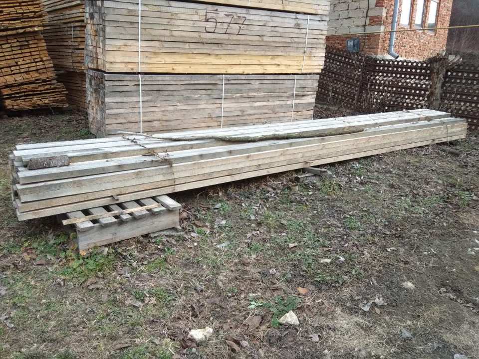 Пиломатеріали хвойних порід, пилені, не стругані, не шліфовані, без пазів та гребнів, соснові: обрізні, повітряно-сухі, розміром в мм.: 25-50*95-200*4000-6000, об'ємом 1,400 куб. м