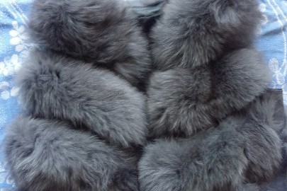 Хутряний виріб - жіночий жилет, сірого кольору, розмір XL, довжиною 45 см