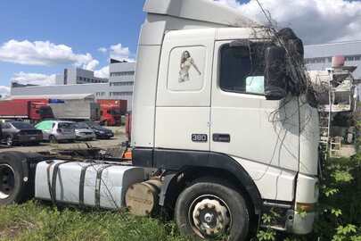 Транспортний засіб, автомобіль Volvo FH 12, ДНЗ: 20293КА, білого кольору, 1998 року випуску № кузова YV2A4В2АХWB193853