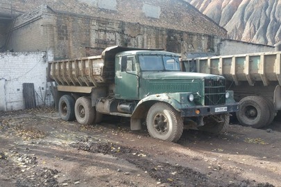 Вантажний автомобіль: КрАЗ 256 (самоскид), ДНЗ АН0592АК, зеленого кольору, 1991 р.в., VIN: X1C256000M0713882