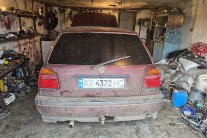 Автомобіль легковий марки Volkswagen, модель Golf, номер шасі (кузова, рами)  WVWZZZ1HZNW053448, державний номер АХ4372НС, рік випуску 1992, колір-червоний